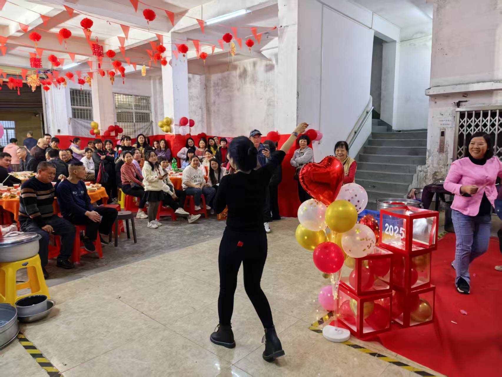 团圆饭现场照片1